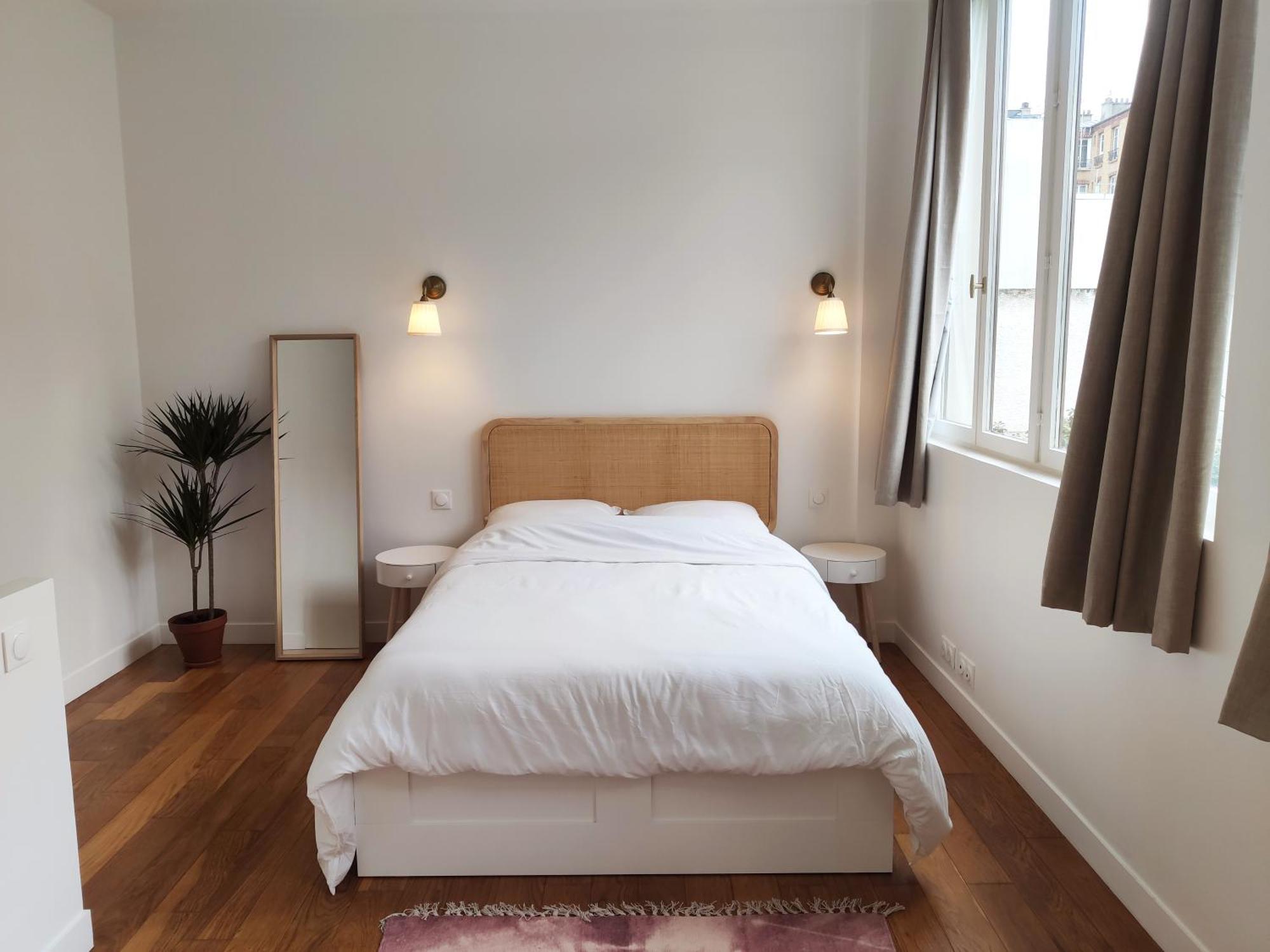 Great With Private Garden Apartment Clichy