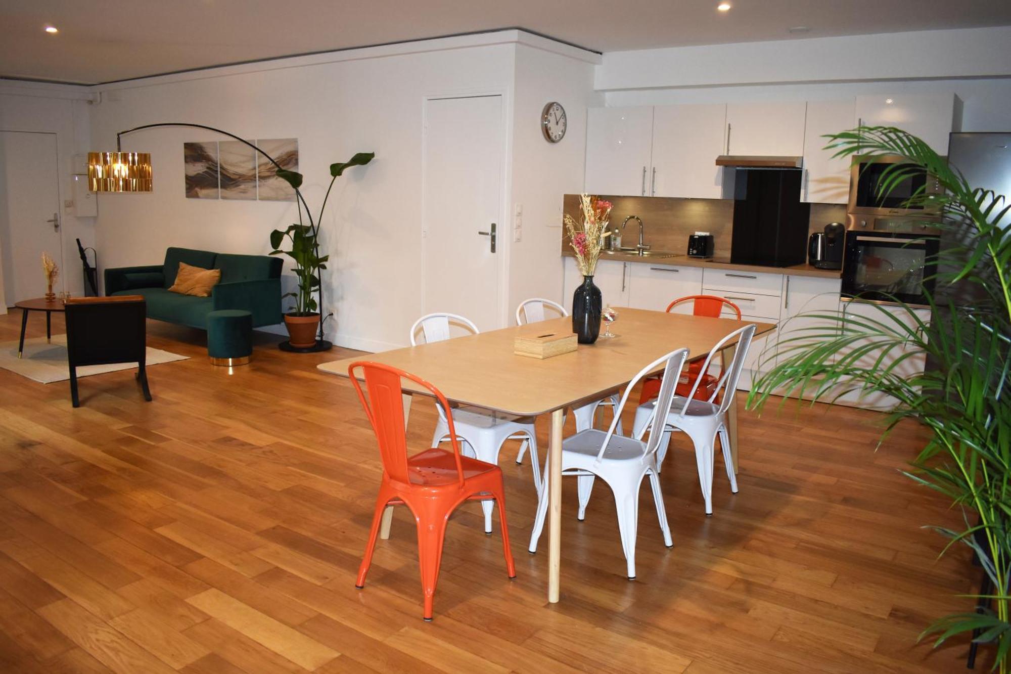 Great With Private Garden Apartment *