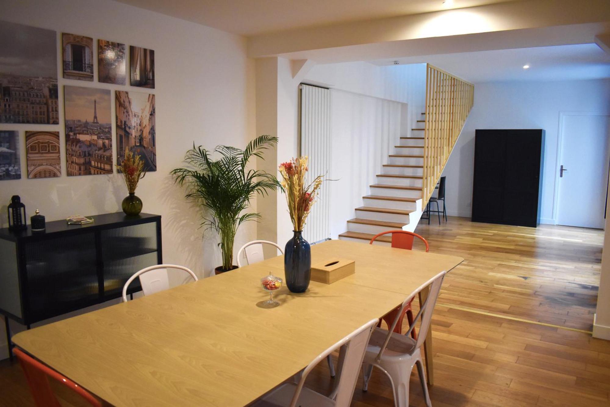 Great With Private Garden Apartment Clichy